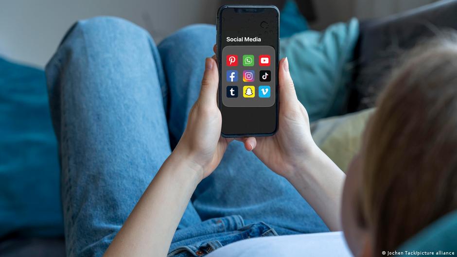 EU Panel Advocates Stricter Social Media Access for Children Under 13