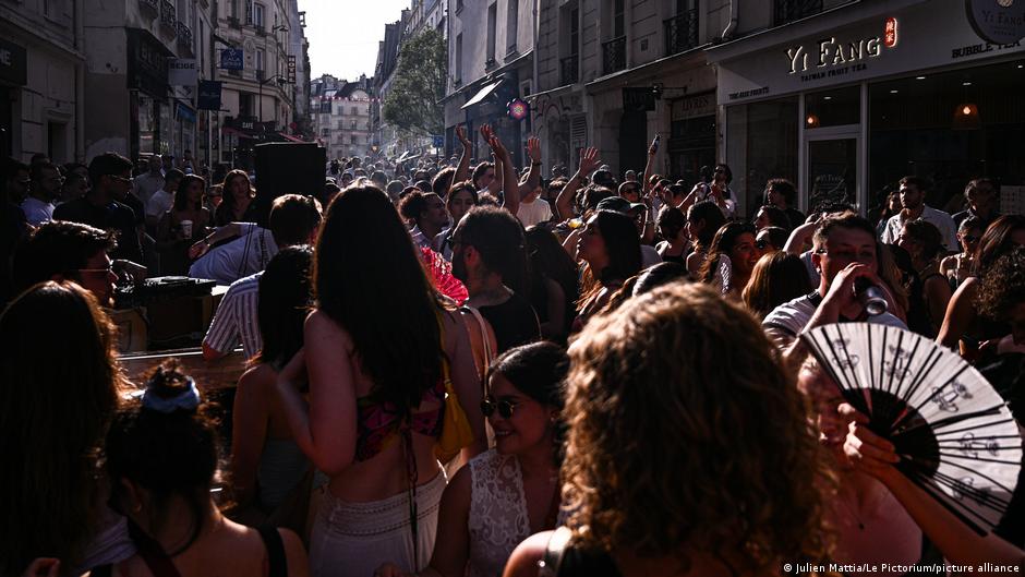 France Implements Alcohol Ban for Fête de la Musique Amidst Severe Heatwave Concerns