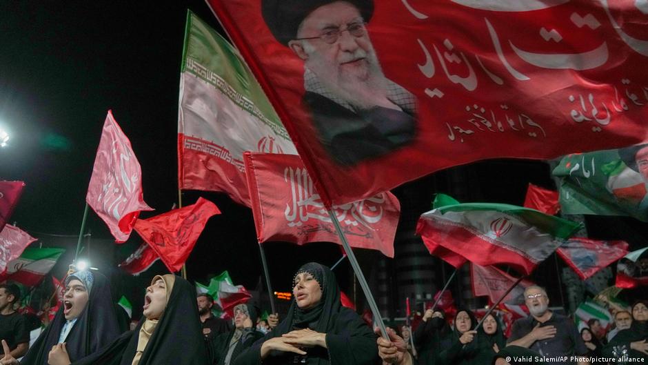Iran Warns of Broader Conflict Amid Continued US Airstrikes